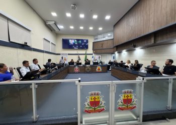 Câmara aprova mudanças no Código Tributário e projeto que libera uso de celulares em bancos