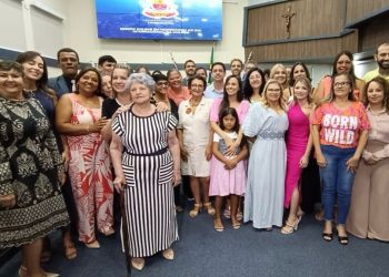 Em noite especial, Câmara de Caraguá celebra o Dia da Mulher