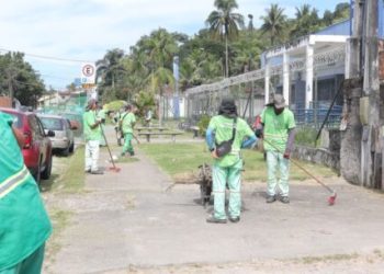 Secretaria de Serviços Públicos promove limpeza em diversos bairros de Caraguatatuba nesta semana