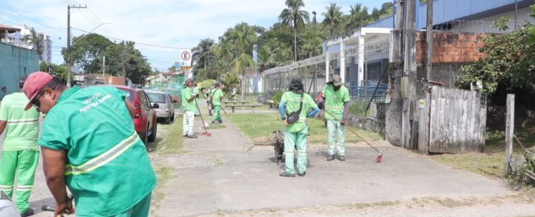 Secretaria de Serviços Públicos promove limpeza em diversos bairros de Caraguatatuba nesta semana
