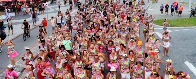 Carnaval de Caraguatatuba encerra com festa e solidariedade neste sábado