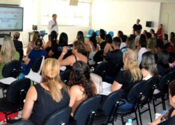 Caraguatatuba recebe prêmio de Excelência Educacional por avanços na alfabetização