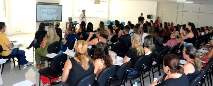 Caraguatatuba recebe prêmio de Excelência Educacional por avanços na alfabetização