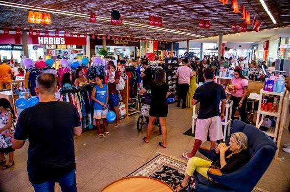    Serramar Shopping realiza ‘Saldão 34 horas’ com descontos de até 75% e ação social em apoio a Casa Beija-Flor