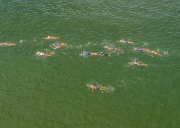 Circuito de travessias movimenta Bertioga com desafios na água e na areia