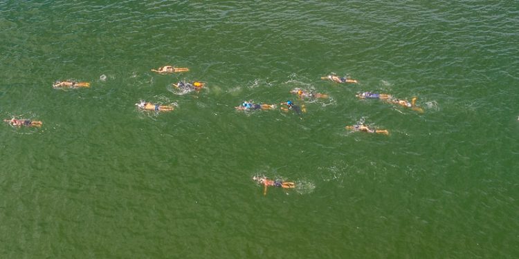 Circuito de travessias movimenta Bertioga com desafios na água e na areia