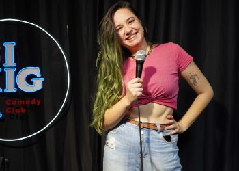 Espaço Cultural Praia recebe apresentação de stand-up com Tonho Peixoto e Thainan Barto na quarta-feira (16)