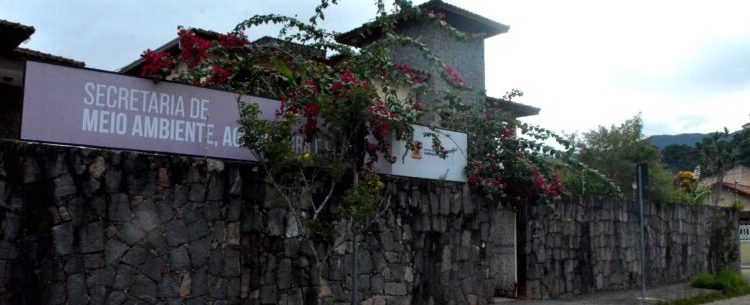 Setores municipais e Sabesp discutem ações da força-tarefa no bairro Massaguaçu