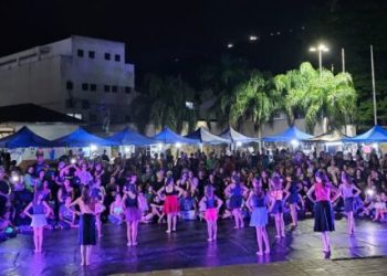 Mostra Itinerante de Dança “De Ponta a Ponta” atrai aproximadamente 700 pessoas na Praça do Caiçara
