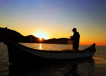 Videoteca Lúcio Braun exibe documentário “Viajante das Marés” de Litiane Fernandez em maio