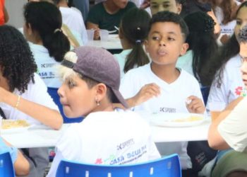 Presidente do Fundo Social participa do almoço de Páscoa com crianças e adolescentes da Casa Beija-Flor