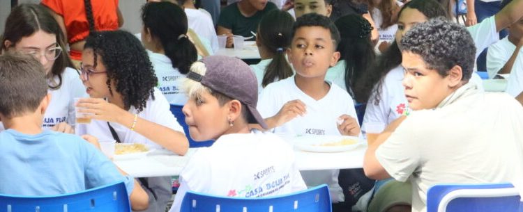 Presidente do Fundo Social participa do almoço de Páscoa com crianças e adolescentes da Casa Beija-Flor