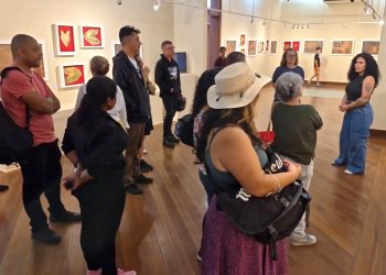 Artistas orientadores de Artes Plásticas e Artesanato visitam Museu de Arte e Cultura de Caraguatatuba