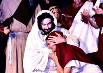 15ª Paixão de Cristo reúne cerca de cinco mil pessoas em Caraguatatuba