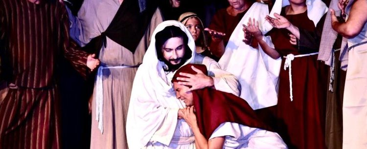 15ª Paixão de Cristo reúne cerca de cinco mil pessoas em Caraguatatuba