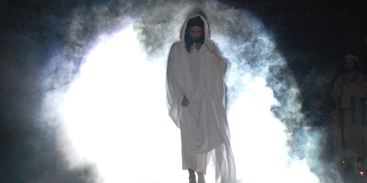  15ª Paixão de Cristo é atração nesta sexta em Caraguatatuba