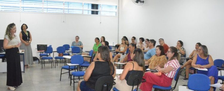 Professores de Caraguatatuba participam de formação continuada do programa Alfabetiza Juntos SP