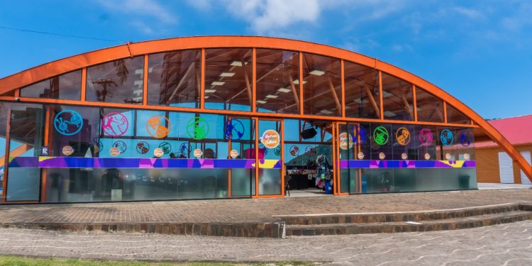 Workshop gratuito de maracatu agita Espaço Cultural Praia em Bertioga