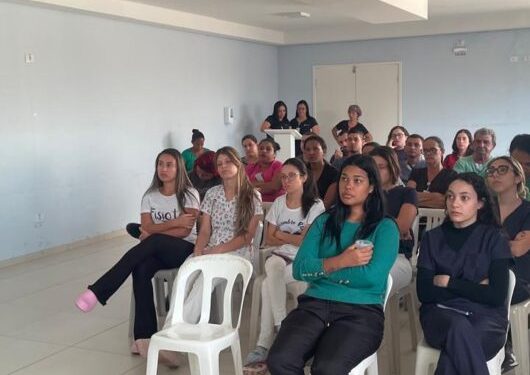 Agentes de trânsito ministram palestra na Casa de Saúde Stella Maris