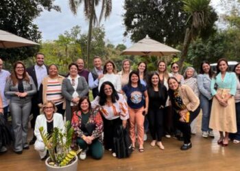 Fundo Social de Caraguatatuba participa de encontro da Amvale Mulher em Pindamonhangaba
