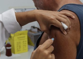 Dia D de vacinação contra gripe aplica mais de 500 doses e Saúde orienta população a se imunizar