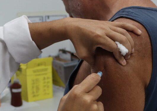 Dia D de vacinação contra gripe aplica mais de 500 doses e Saúde orienta população a se imunizar