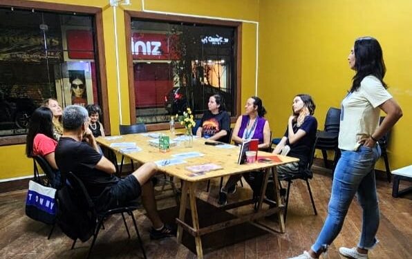 Museu de Arte e Cultura de Caraguatatuba recebe oficina de Poesia nesta quinta