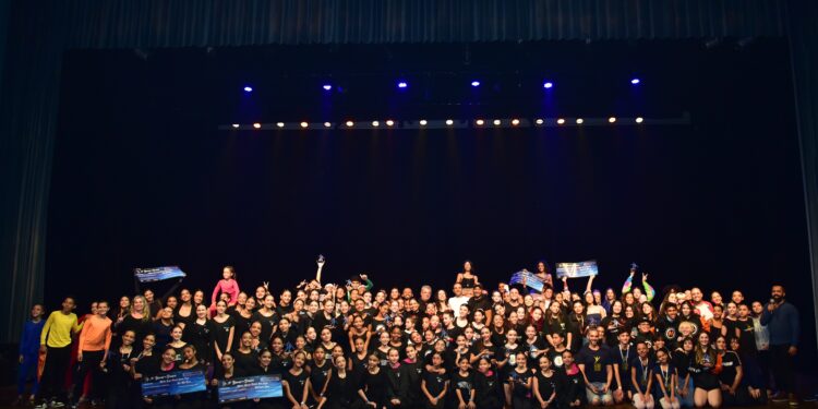Setecentos bailarinos participam do 14º Litoral em Dança no Teatro Mario Covas