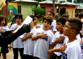 Alunos do Rio do Ouro participam de Blitz Educativa na Avenida da Praia