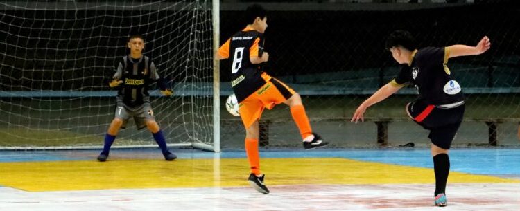 Copa da Criança de Futsal de Caraguatatuba começa com 23 gols em quatro jogos