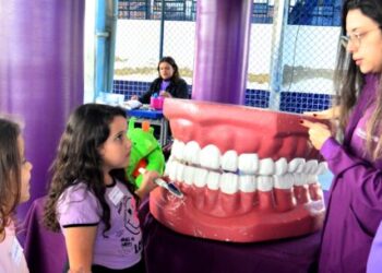 Projeto “Dentista na Escola” reúne pais e filhos das escolas municipais da Zona Sul de Caraguatatuba