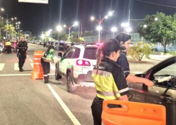 Blitz de combate à alcoolemia aborda 200 motoristas em Caraguatatuba