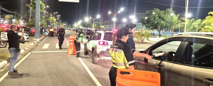 Blitz de combate à alcoolemia aborda 200 motoristas em Caraguatatuba