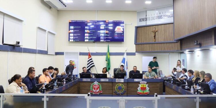 Câmara de Caraguatatuba discute programa de conservação de prédios públicos e mais três projetos na 18ª sessão ordinária