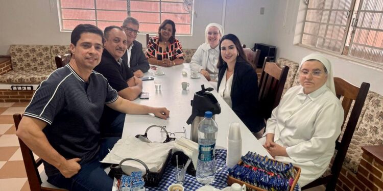 Presidente da Câmara reforça compromisso com a saúde e acompanha novo contrato da Casa de Saúde Stella Maris