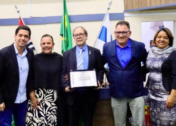 Título de Cidadão Caraguatatubense é concedido ao médico Mauro Pereira Noronha