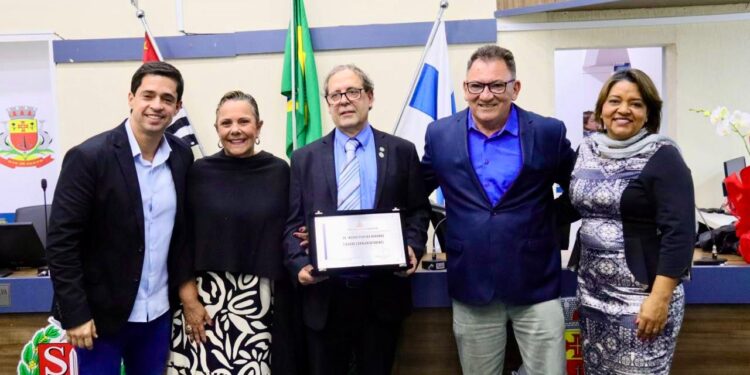 Título de Cidadão Caraguatatubense é concedido ao médico Mauro Pereira Noronha