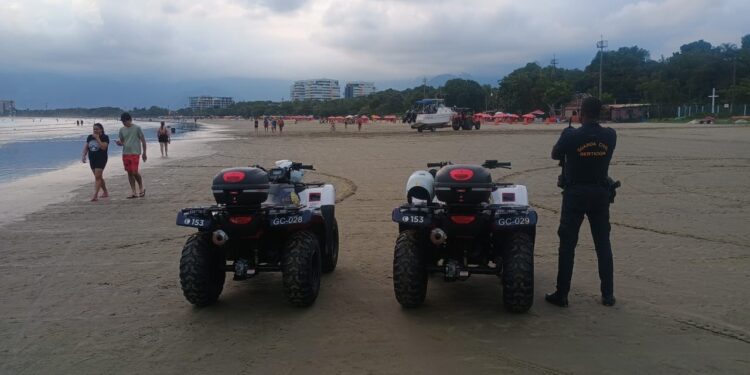 Jovem é preso pela GCM após furtar celular na Praia da Enseada no bairro Vista Linda