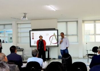 Palestra da Reforma tributária reúne 100 profissionais do ramo da construção em Caraguatatuba