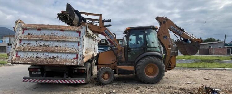 Secretaria de Serviços Públicos realiza limpeza em diversos bairros de Caraguatatuba na primeira semana de junho