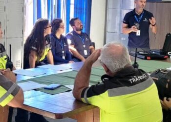 Agentes de trânsito passam por capacitação com instrutores do Detran para uso do bafômetro em blitz de combate à alcoolemia