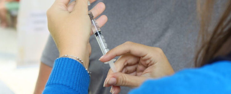 Caraguatatuba registra mais de três mil aplicações de vacina contra gripe em ação descentralizada