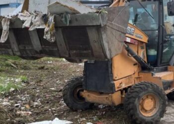 Secretaria de Serviços Públicos segue com limpeza descentralizada em diversos bairros de Caraguatatuba