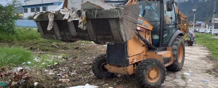 Secretaria de Serviços Públicos segue com limpeza descentralizada em diversos bairros de Caraguatatuba