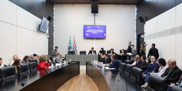 Comissão da Alesp dá aval a PL que prevê instalação de espaços pets em programas habitacionais