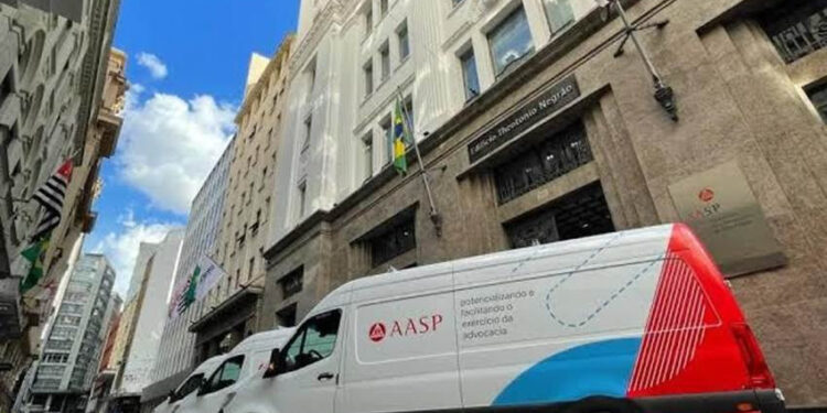 Van com serviços gratuitos aos advogados chega à Caraguatatuba