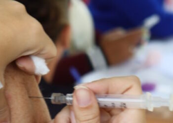 Empresas com mais de 100 funcionários podem solicitar vacinação para colaboradores em Caraguatatuba