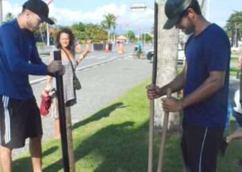 Caraguatatuba promove plantio de árvores nativas em conjunto com Projeto Araticum durante Rua da Família