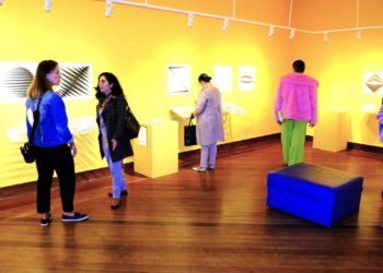 Com obras táteis, marchetaria artística e pintura modernista, Macc abre exposições com fomento do ProAC e Lei Aldir Blanc (PNAB)