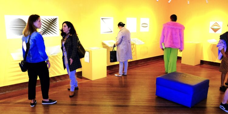 Com obras táteis, marchetaria artística e pintura modernista, Macc abre exposições com fomento do ProAC e Lei Aldir Blanc (PNAB)